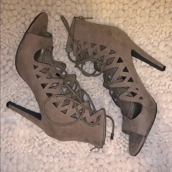 High Heels - Picture 3 of 3